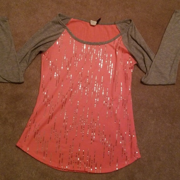 Pink shirt - Picture 1 of 3